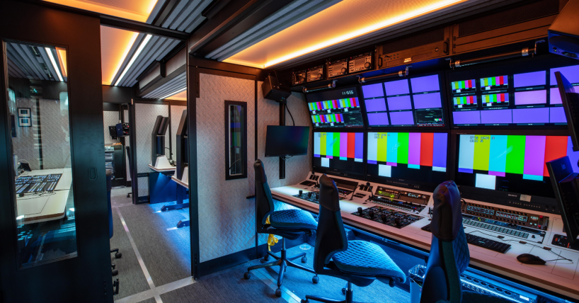 52 minutes | Dans les coulisses du car-régie à La Chaux-de-Fonds